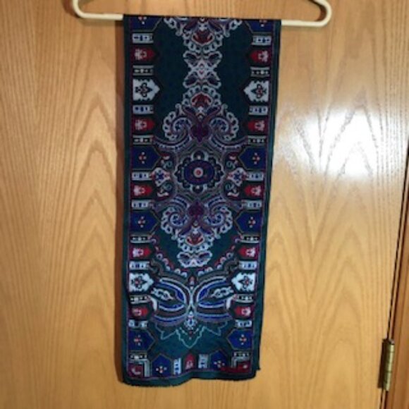 Oscar de la Renta Oblong Dark Green Red Classic Silk Scarf - Picture 3 of 4